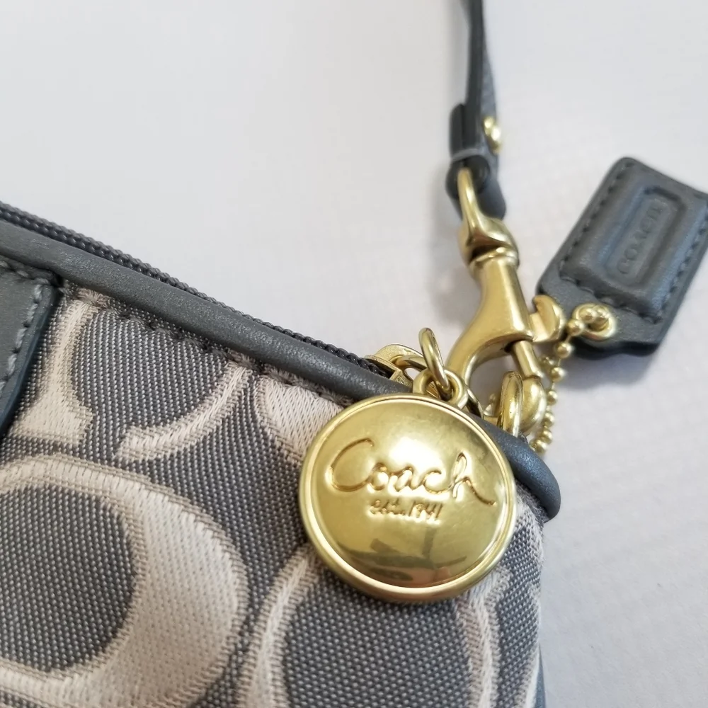 Coach Outline Signature Large Wristlet Handbag NWT